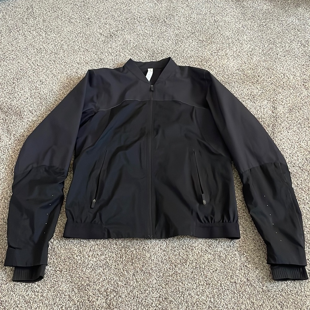 Lululemon run on black jacket 6
